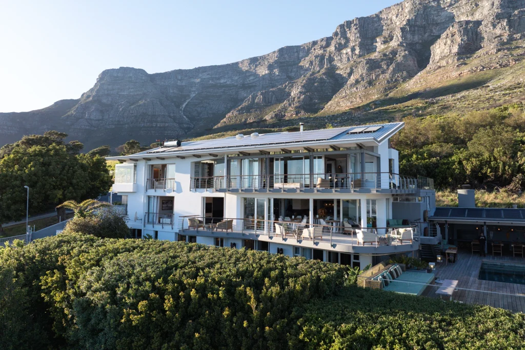 Luxury boutique hotel Atzaró Cape Town with Table Mountain in the background.