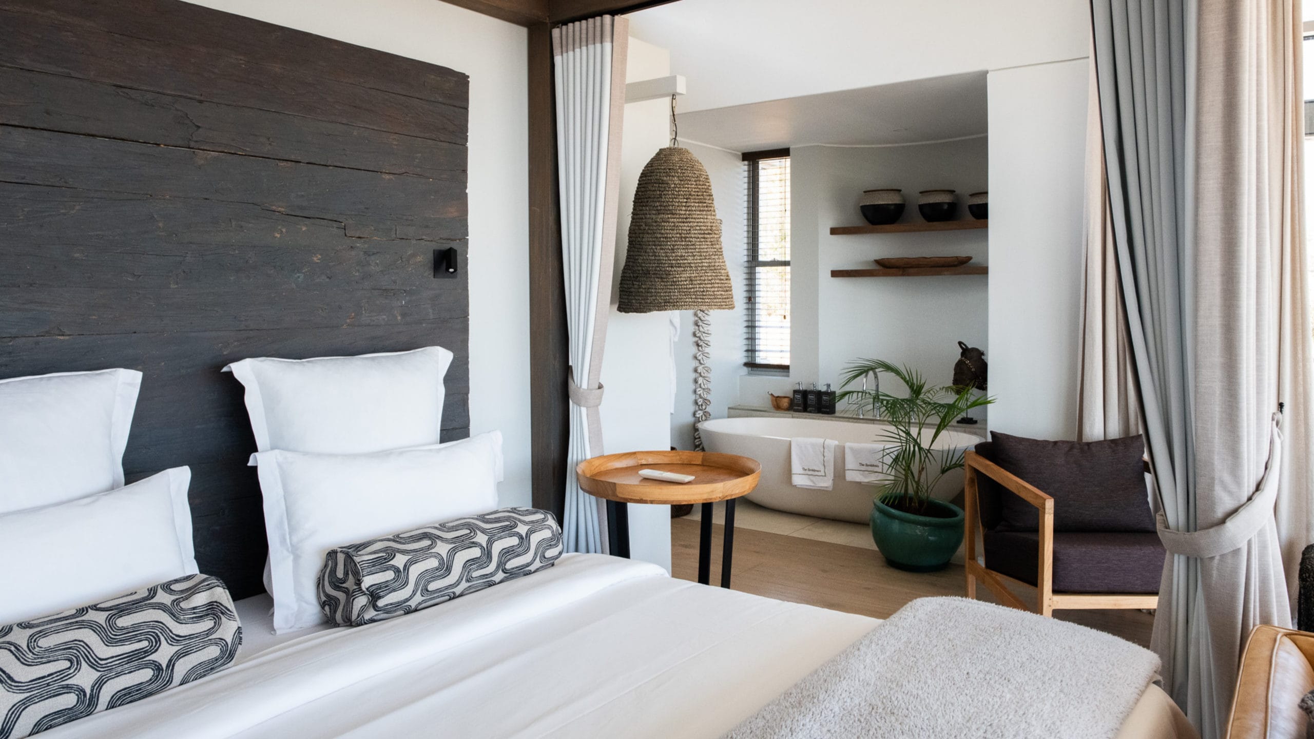  54 Spacious and bright suite at the Atzaro Cape Town hotel