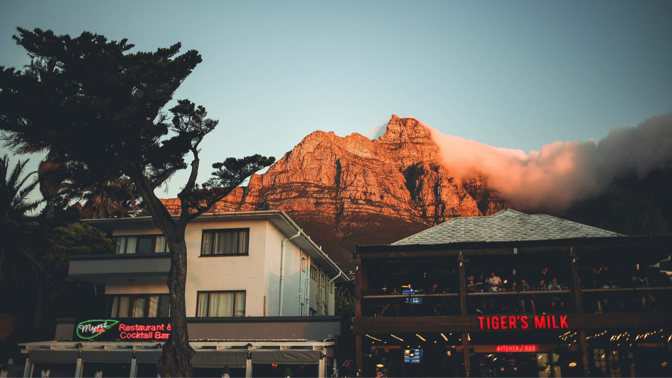 Oceanfront restaurants on Victoria Road in Camps Bay with the Twelve Apostles in the background